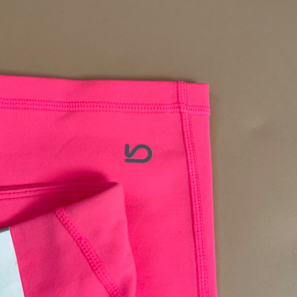 GAP Fit Neon Pink Capri Tights - Picture 7 of 11